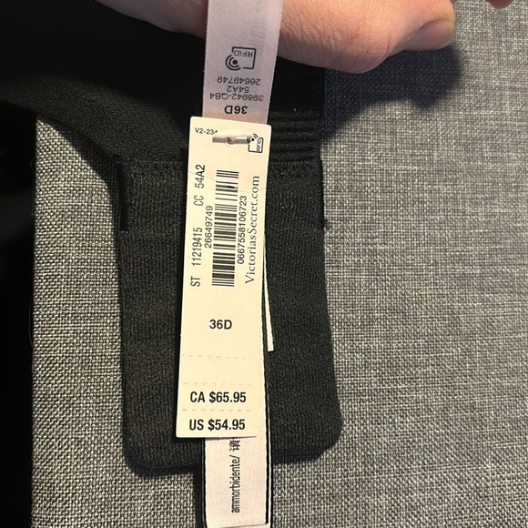 Victorias Secret Incredible Plunge Sports Bra | Black | NWT - Picture 6 of 6